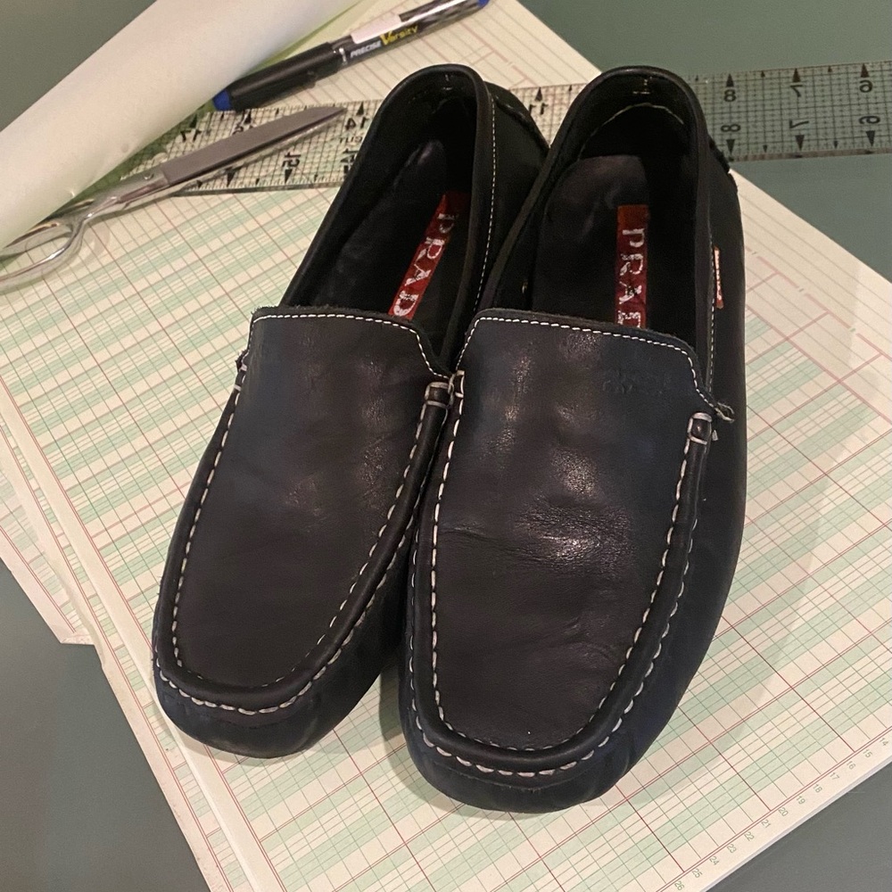 PRADA WOMENS BLACK LEATHER WITH WHITE STITCHING DRIVING MOCCASIN LOAFER SZ 38